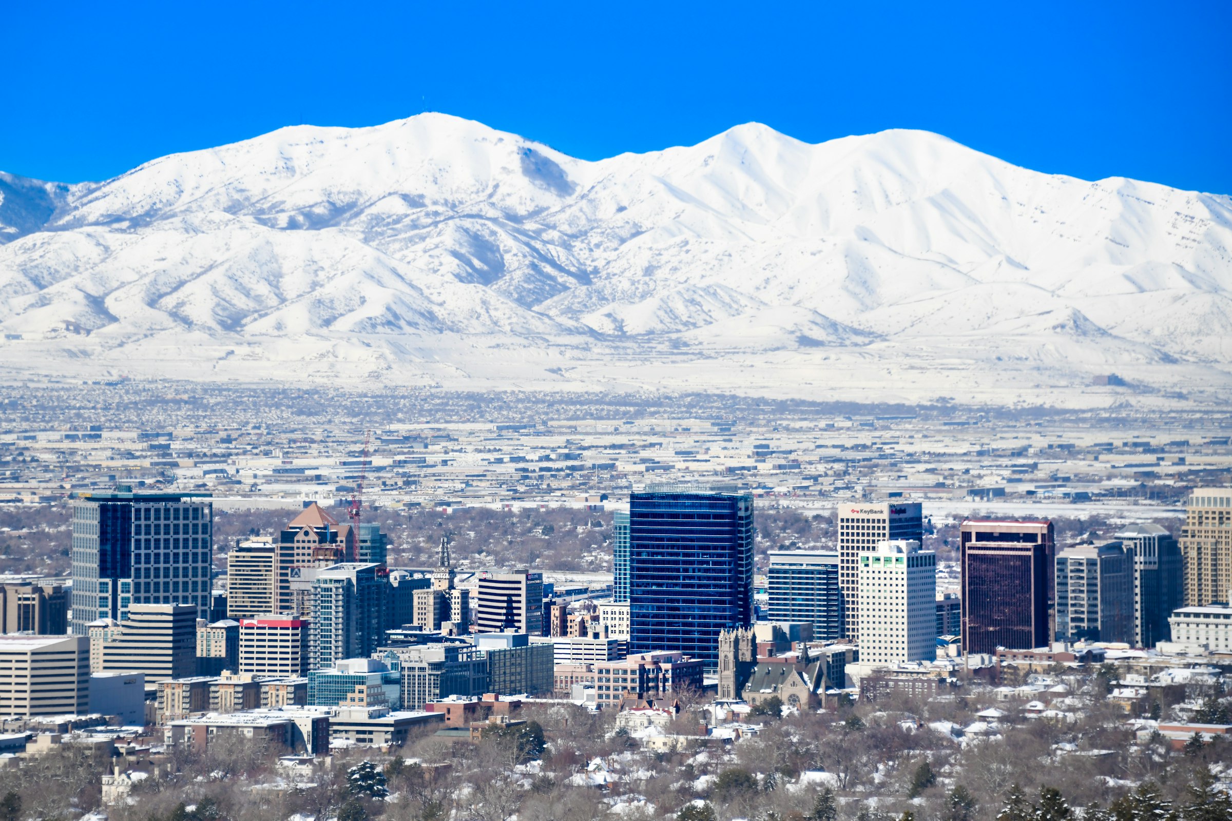 Utah city with mountains in the background